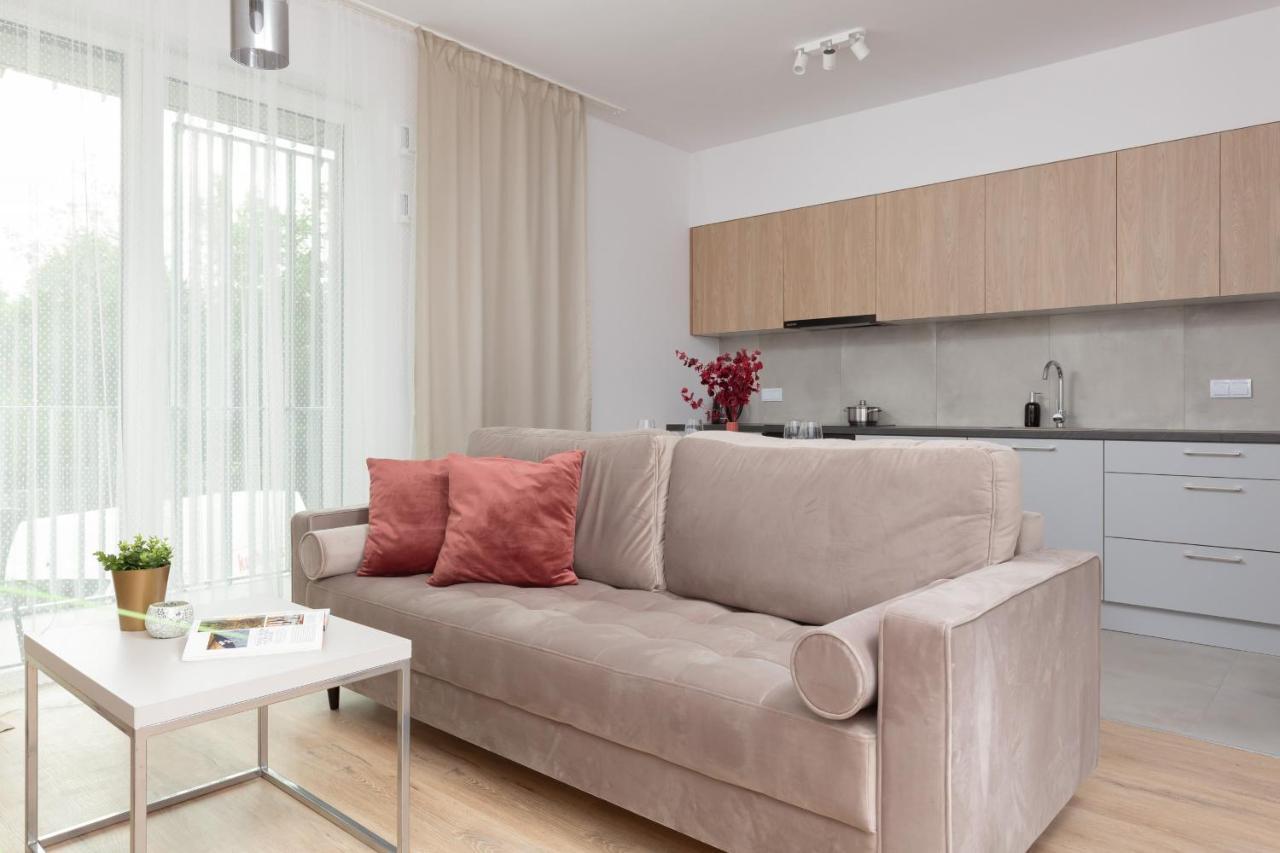 Stacja Wola Apartment Guminska By Noclegi Renters Varsovia Exterior foto